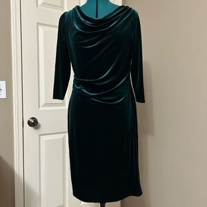 Jessica Howard Dark Green Velvet Long Sleeve Dress